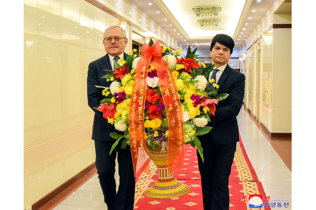 Floral basket and congratulatory letter to President of State Affairs Kim Jong Un from foreign diplomatic corps here