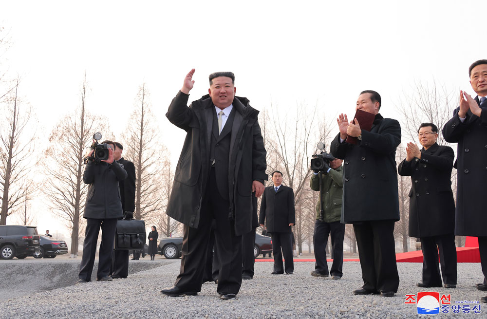 당 제8차대회가 결정한 수도건설 5개년계획의 완결단계과업수행에 착수
화성지구 4단계 1만세대 살림집건설착공식 성대히 진행