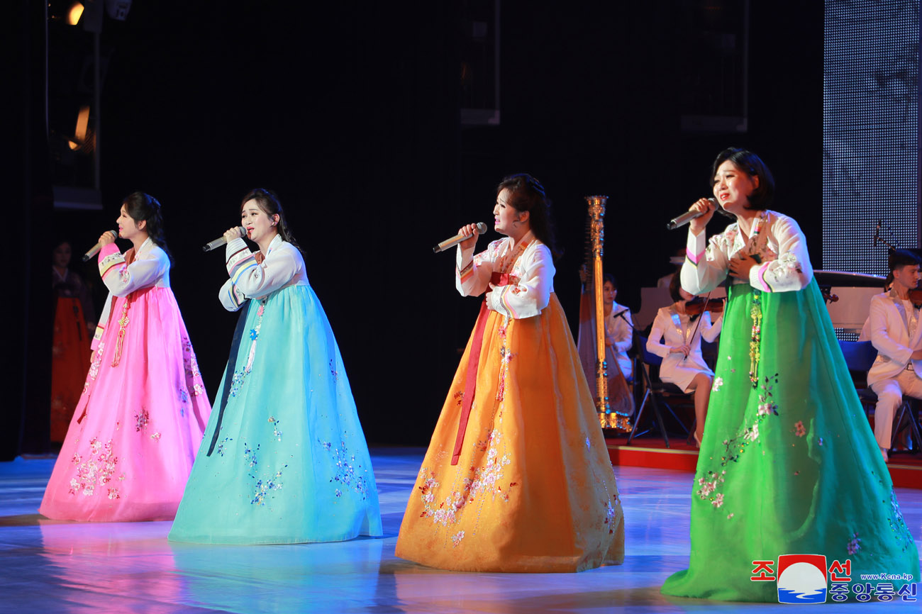 Performance given to celebrate birth anniversary of Chairman Kim Jong Il