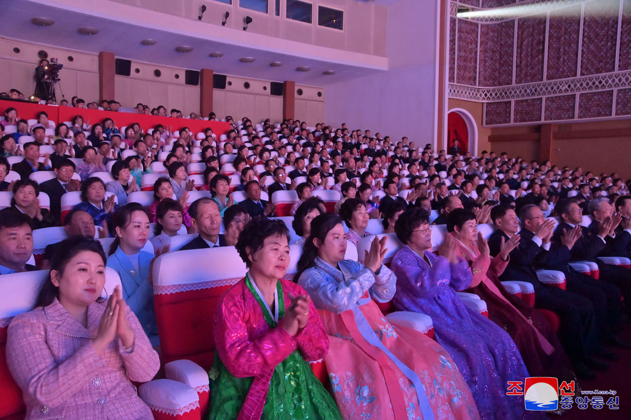 Performance given to celebrate birth anniversary of Chairman Kim Jong Il