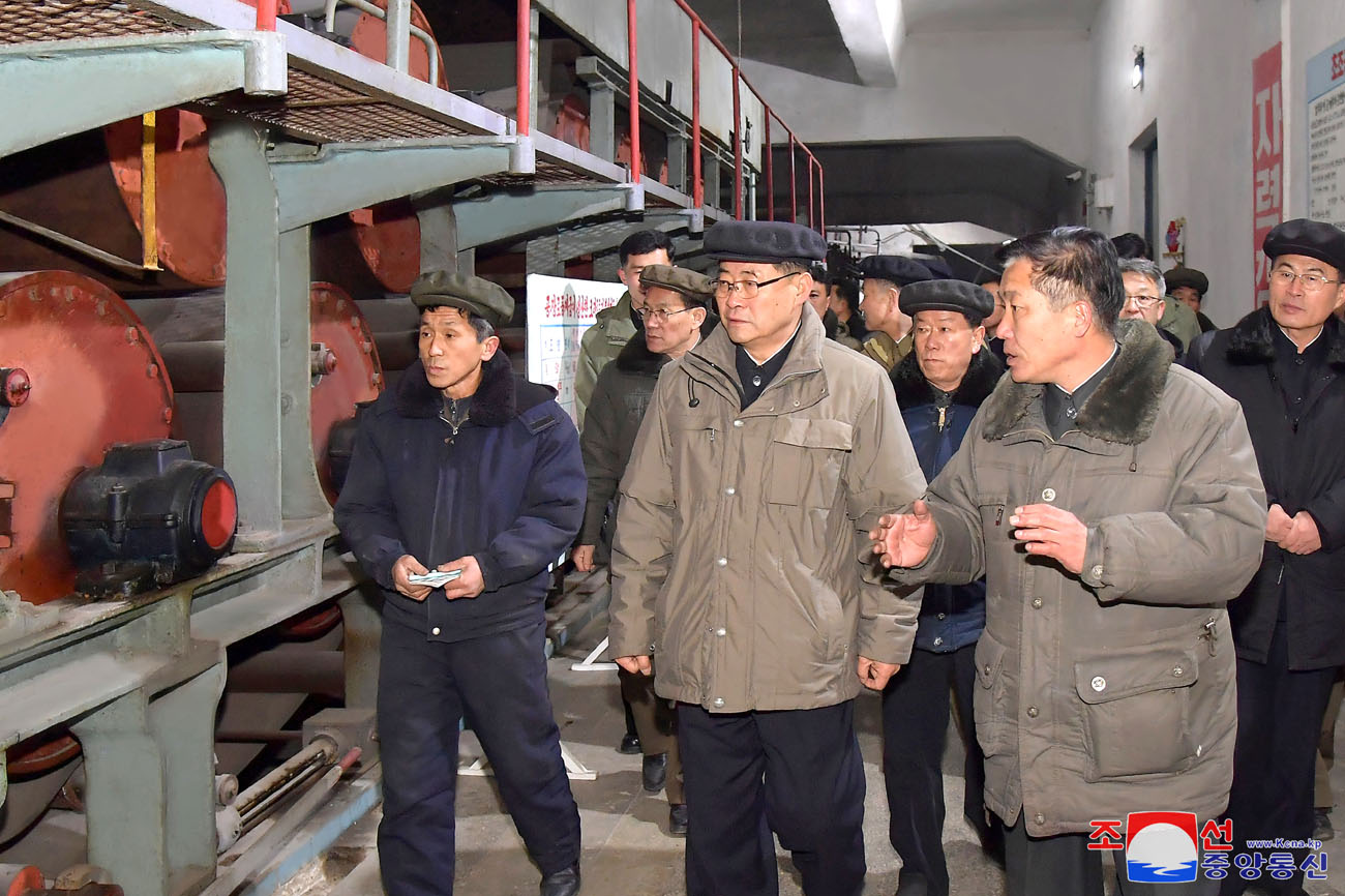 DPRK Premier makes field survey of different sectors of South and North Hamgyong provinces