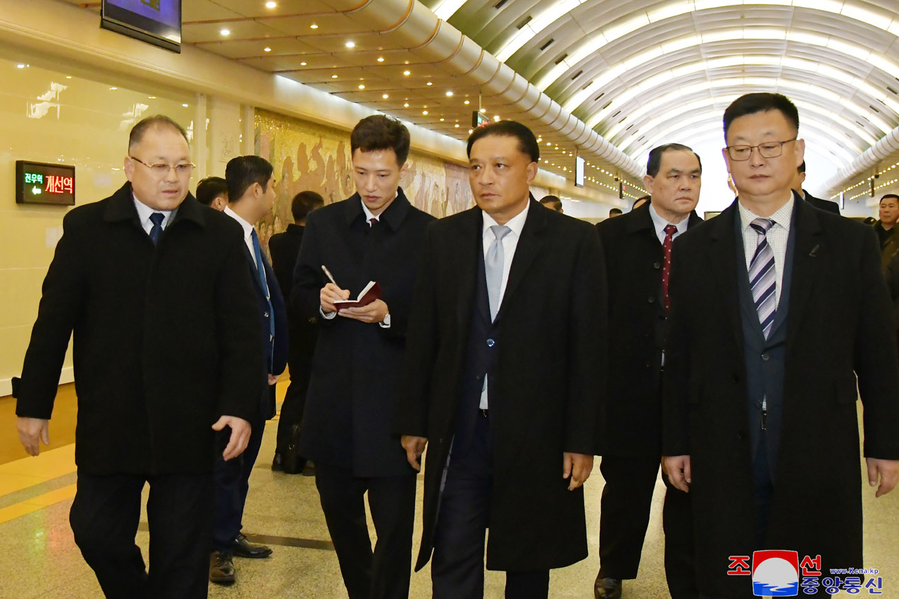 Delegation of Lao FM tours Pyongyang