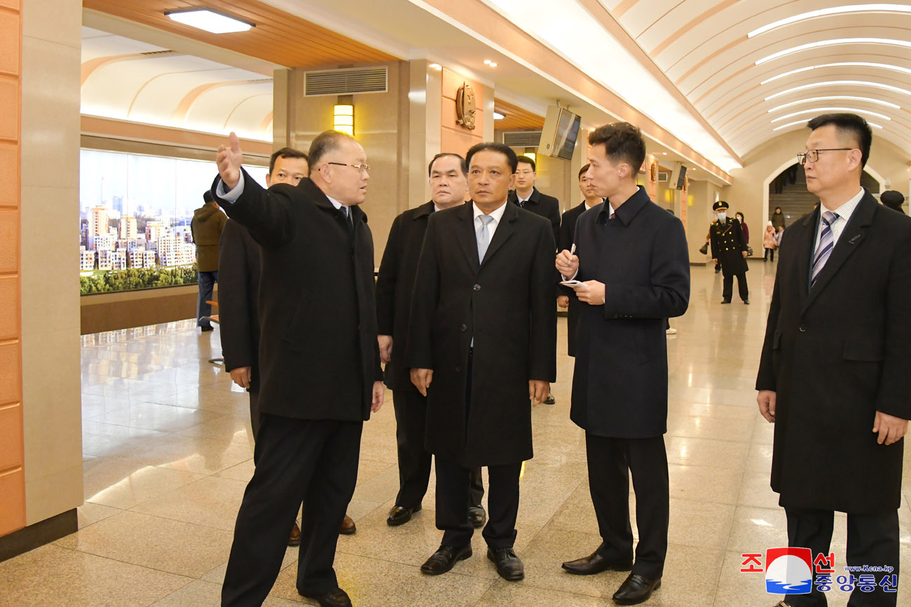 Delegation of Lao FM tours Pyongyang