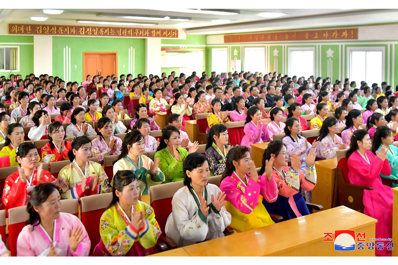 3.8국제부녀절 115돐을 맞으며 공산주의어머니영예상수상자, 녀성사회주의애국공로자들과 농업근로자들의 상봉모임 진행