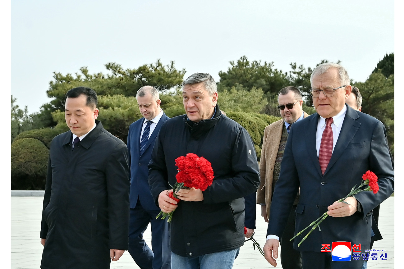 Russian FM delegation visits Liberation Tower