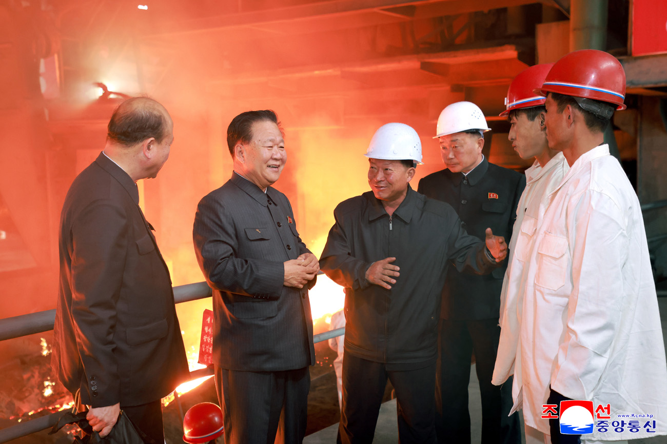 Cuadros felicitan a trabajadores por Primero de Mayo