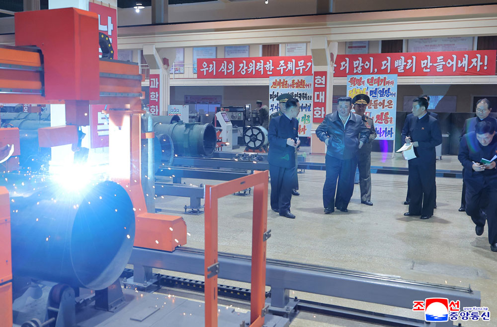경애하는 김정은동지께서 제2경제위원회산하 중요군수기업소들을 현지지도하시였다