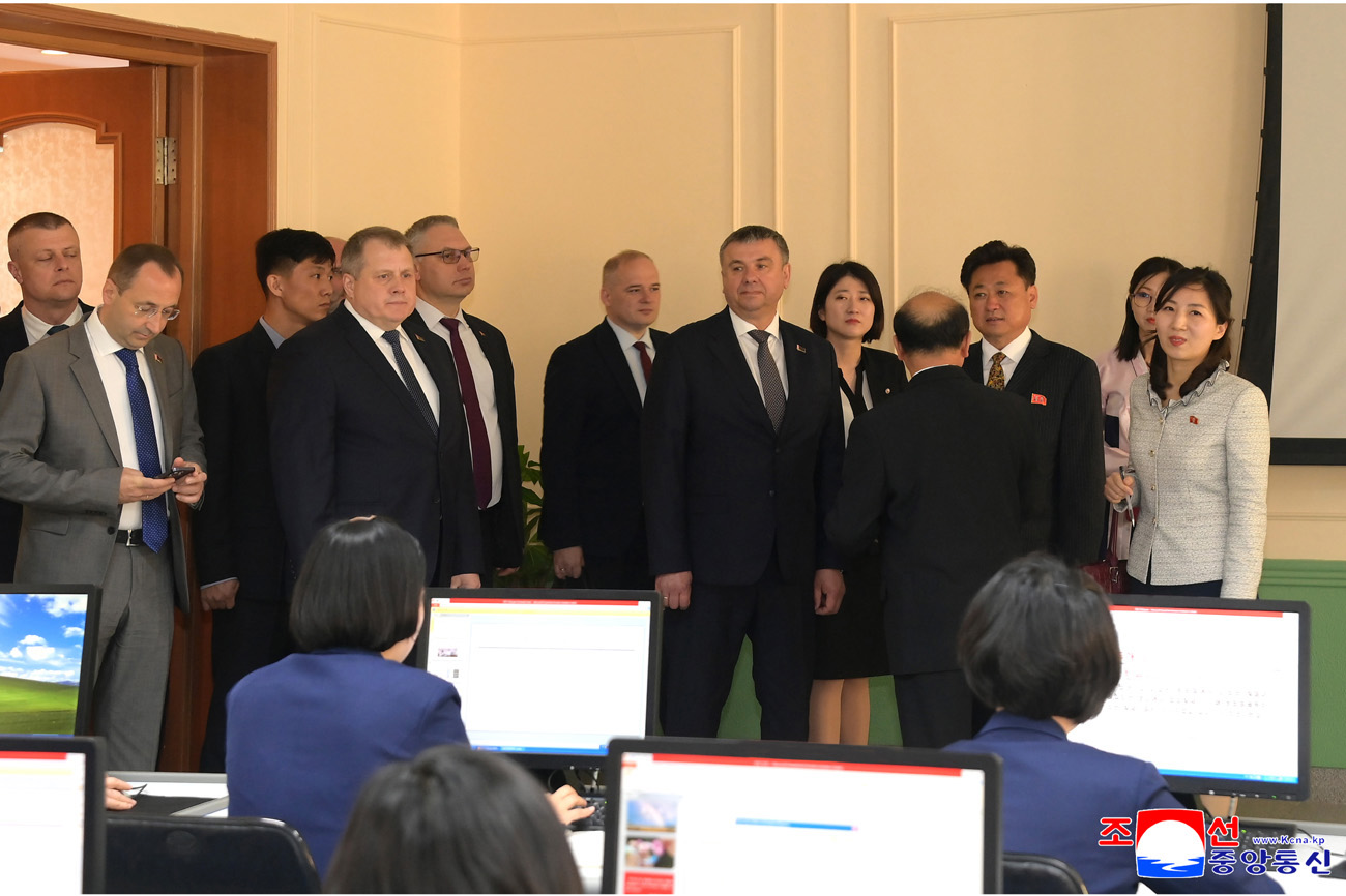 벨라루씨공화국정부대표단 여러곳 참관