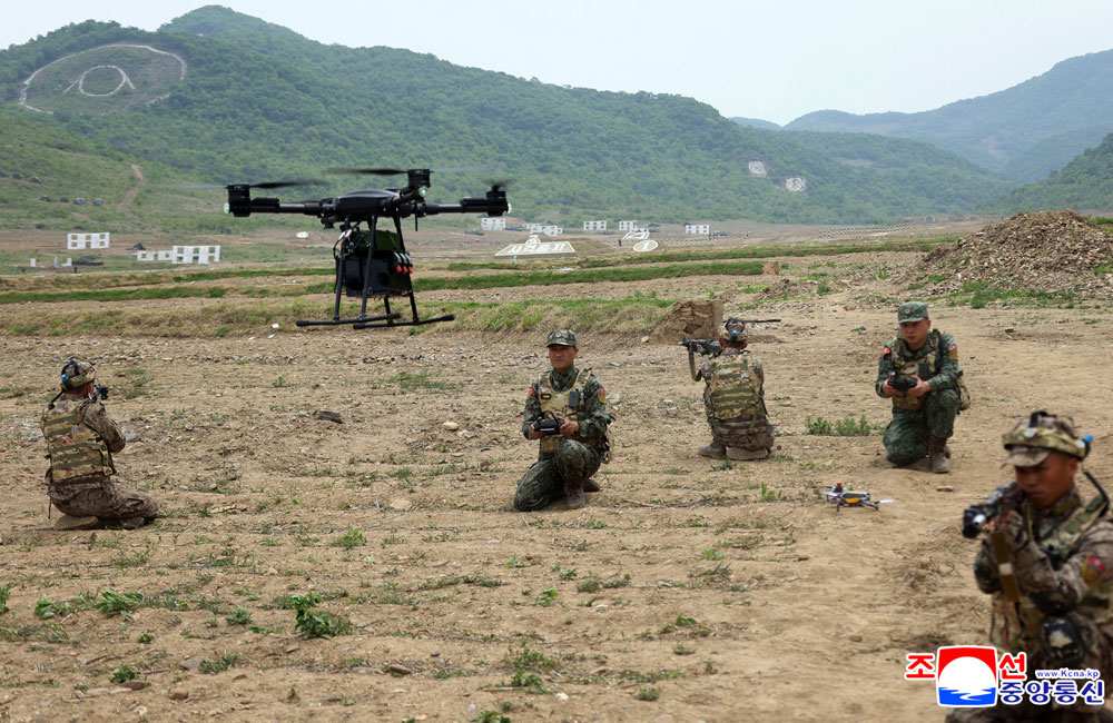 경애하는 김정은동지께서 조선인민군 훈련일군대회 강습체계안에서 진행되는 병종별전술종합훈련을 참관하시였다