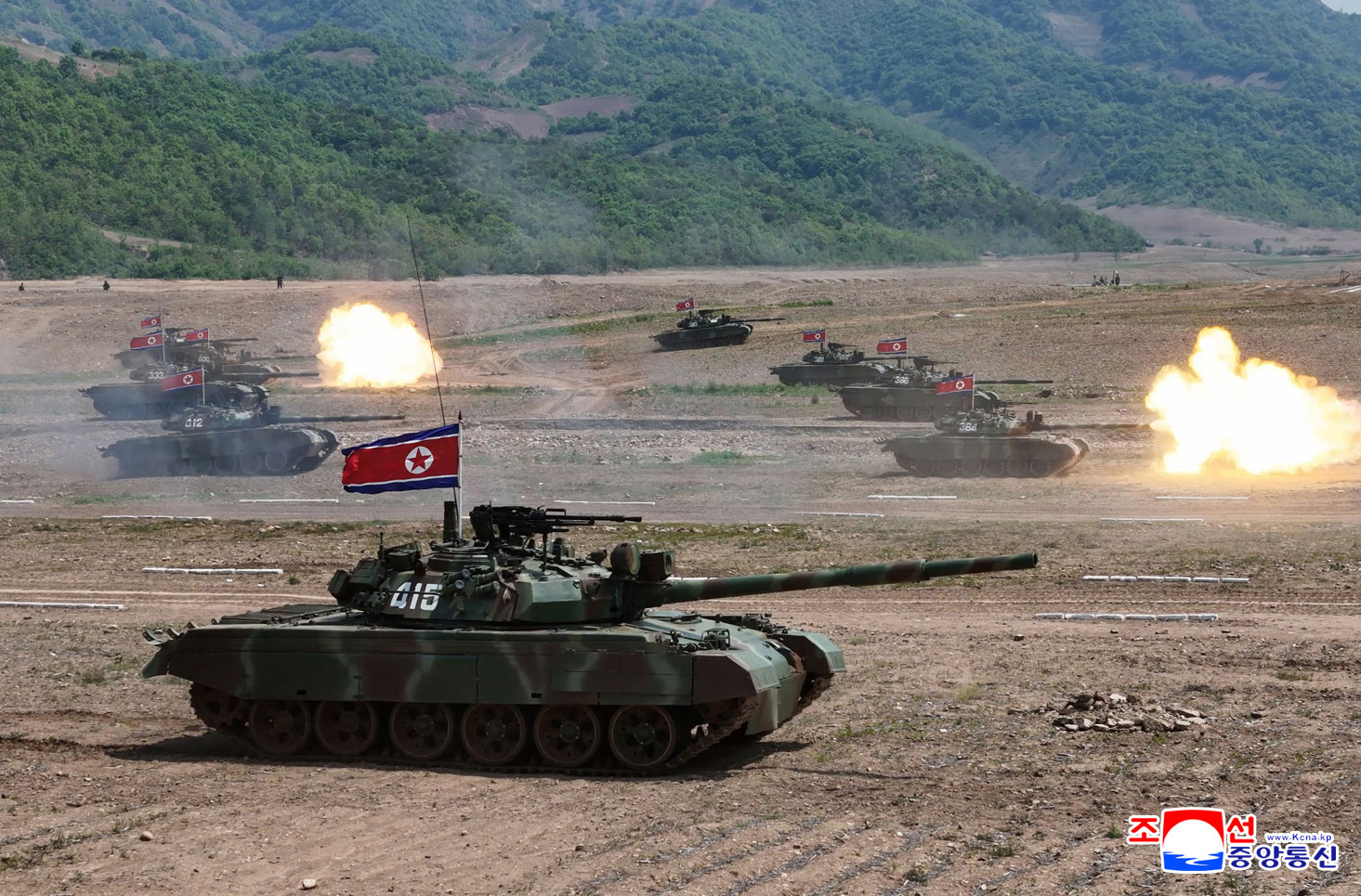敬爱的金正恩同志观摩在朝鲜人民军训练干部大会讲习体系内举行的各兵种战术综合训练