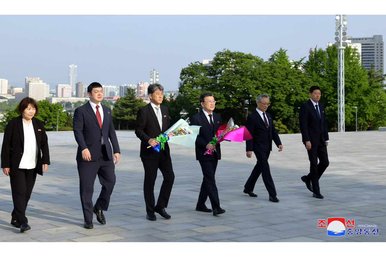 Floral tribute paid to bronze statues of great leaders Kim Il Sung and Kim Jong Il
