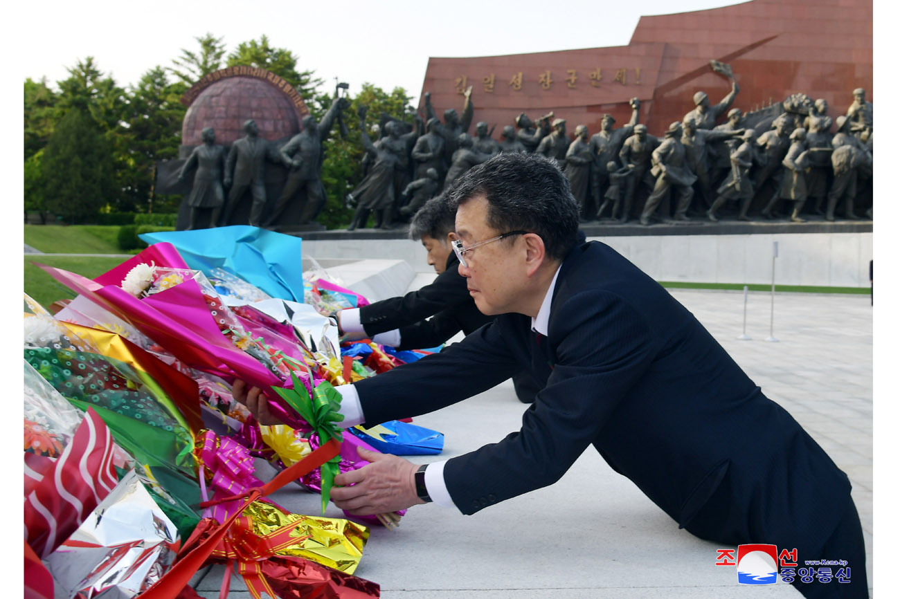 Floral tribute paid to bronze statues of great leaders Kim Il Sung and Kim Jong Il