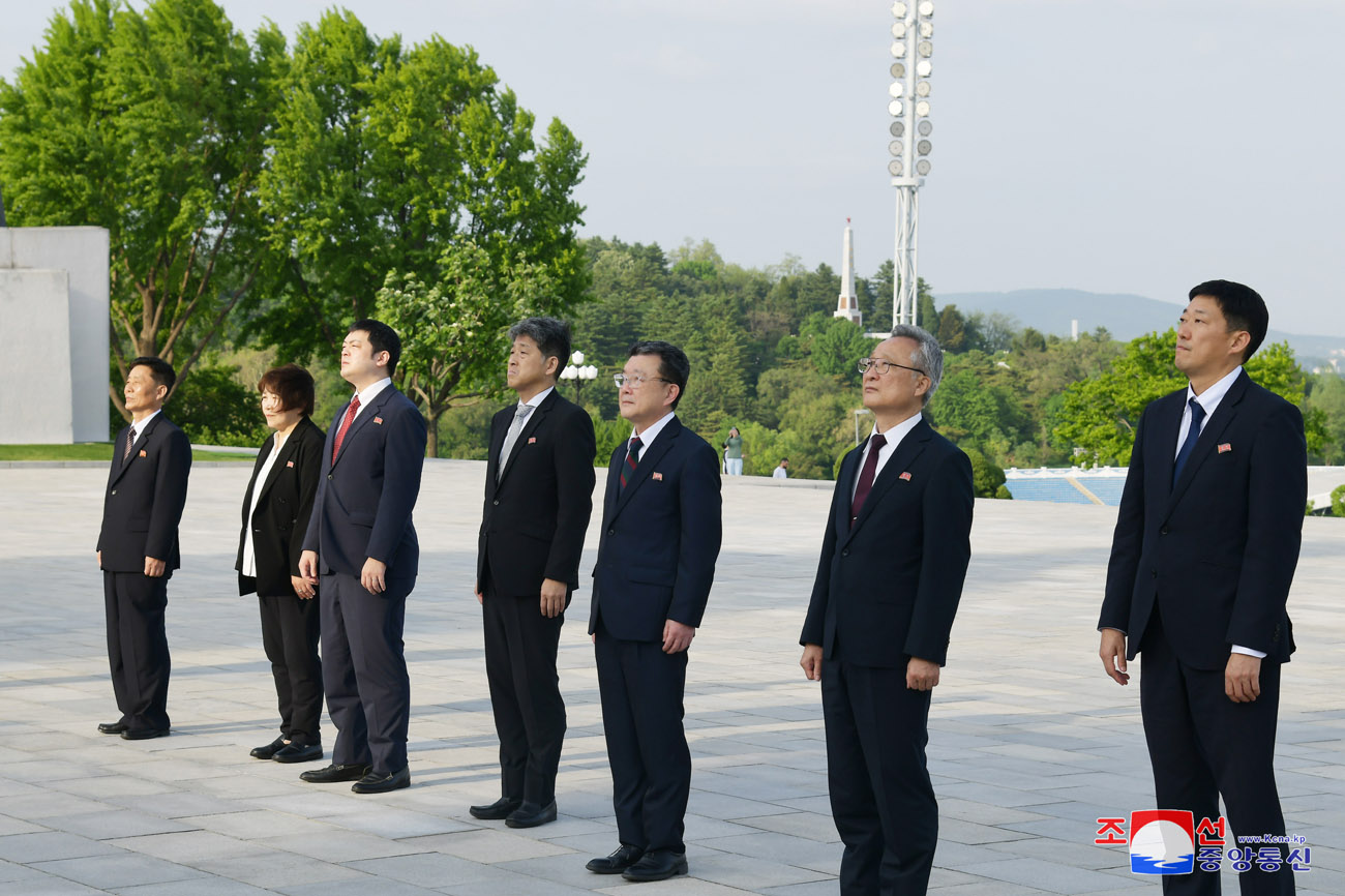Floral tribute paid to bronze statues of great leaders Kim Il Sung and Kim Jong Il