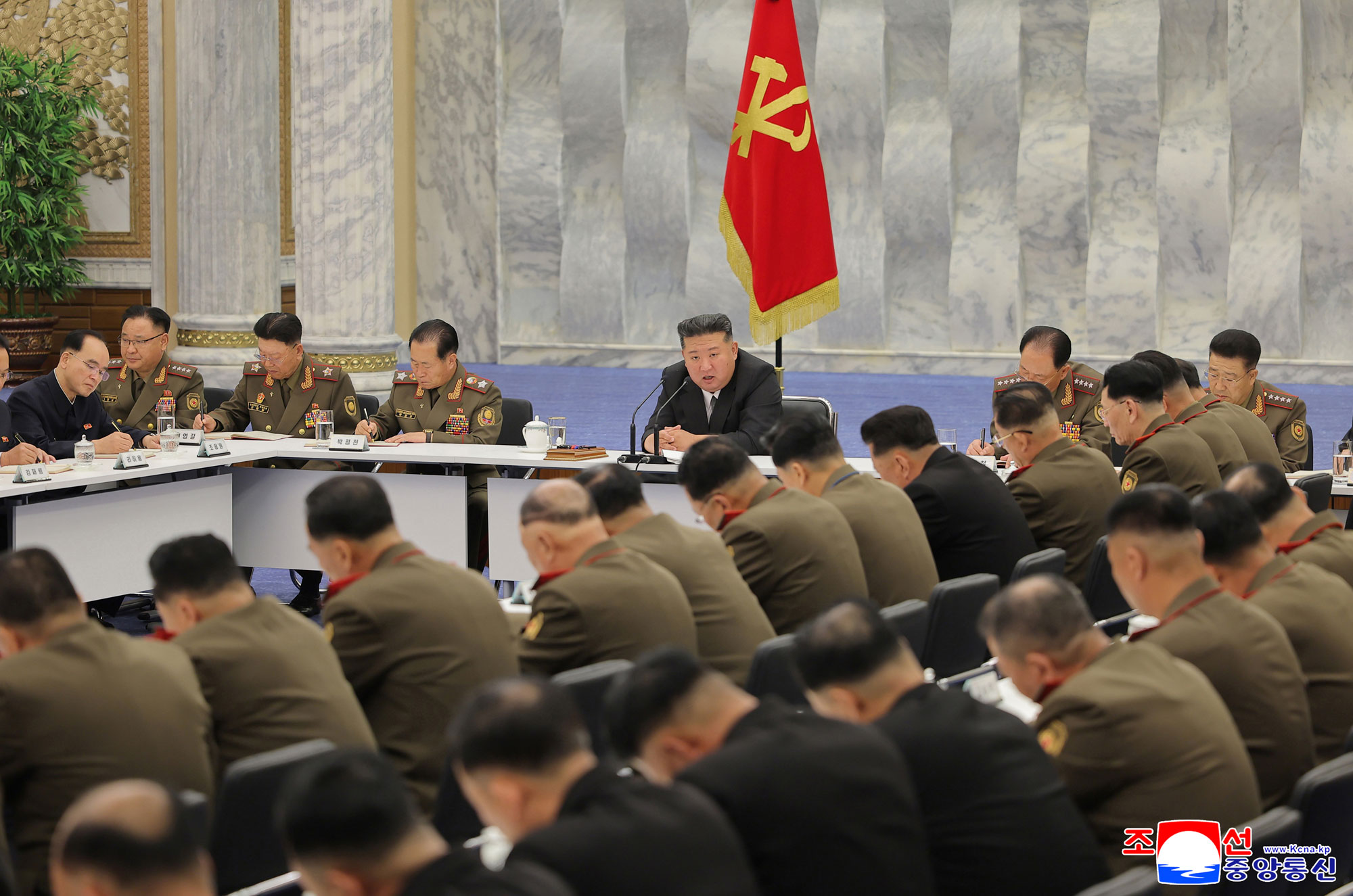 조선로동당 중앙군사위원회 제8기 제8차확대회의 진행