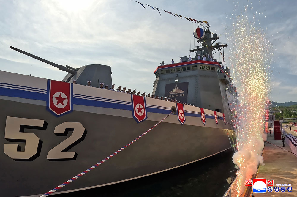 새시대 함선공업혁명과 해군무력현대화의 과감한 전진발전
조선인민군 해군 구축함 진수기념식 성대히 진행