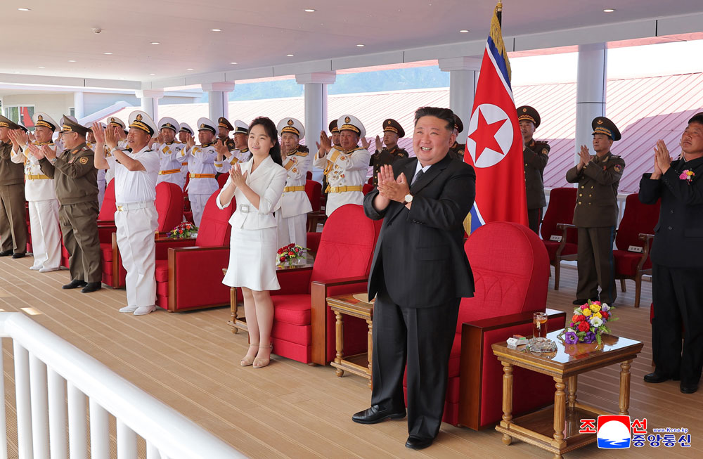 새시대 함선공업혁명과 해군무력현대화의 과감한 전진발전
조선인민군 해군 구축함 진수기념식 성대히 진행