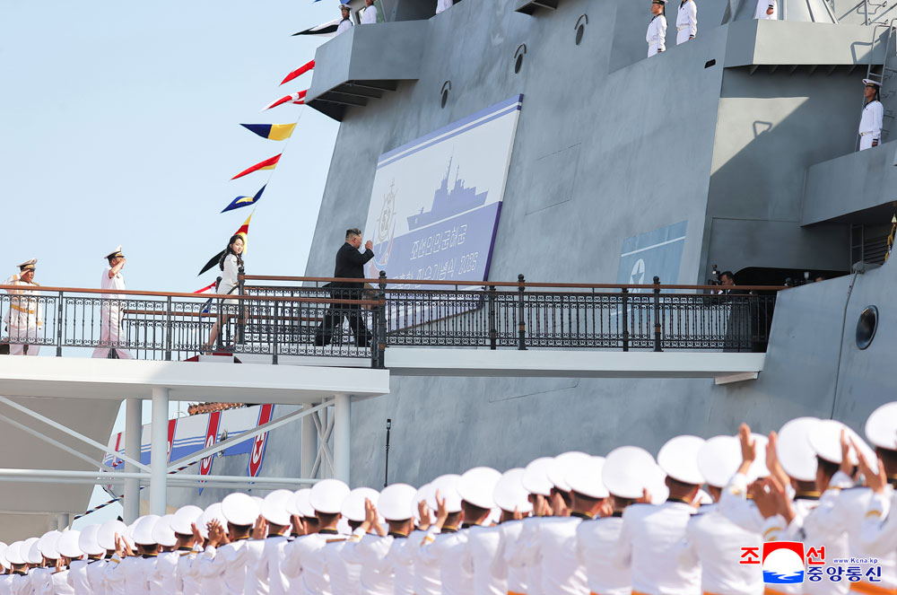 새시대 함선공업혁명과 해군무력현대화의 과감한 전진발전
조선인민군 해군 구축함 진수기념식 성대히 진행