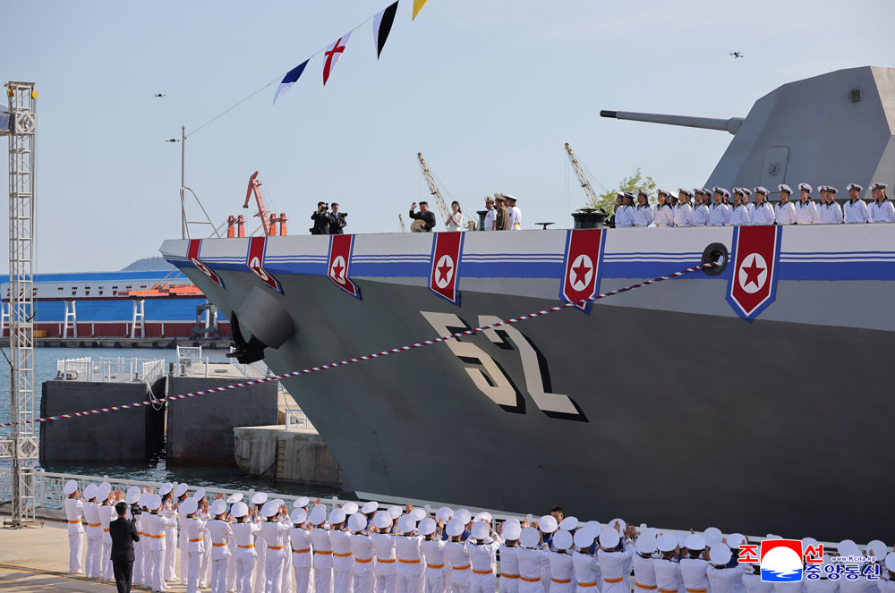 새시대 함선공업혁명과 해군무력현대화의 과감한 전진발전
조선인민군 해군 구축함 진수기념식 성대히 진행