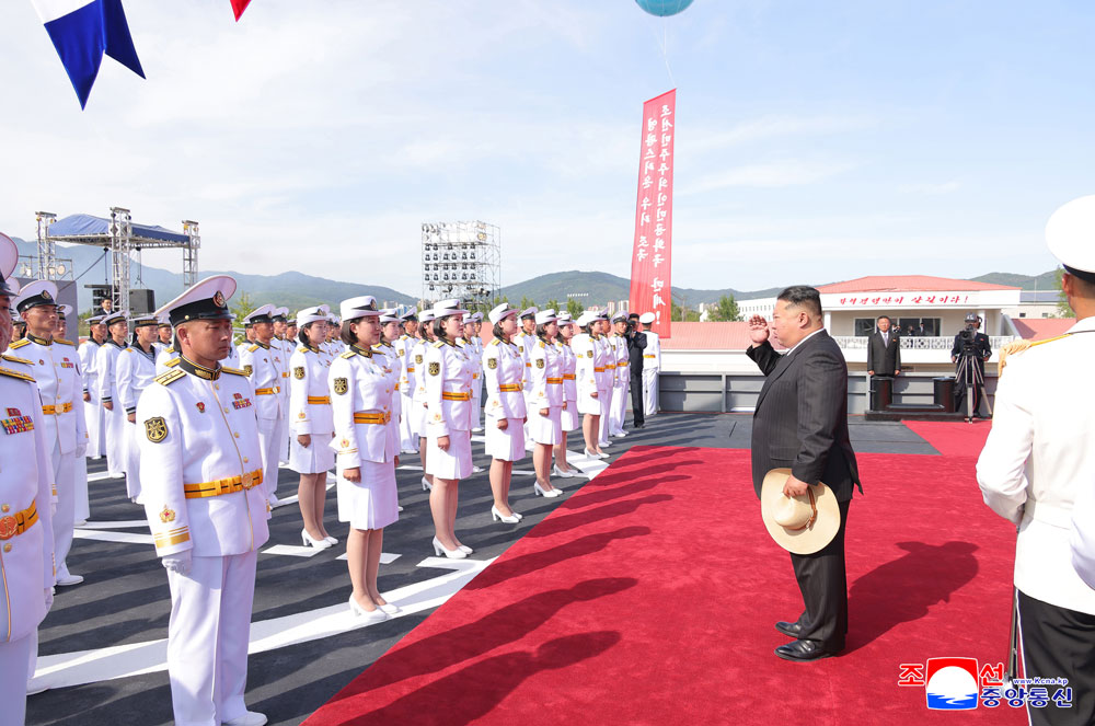 새시대 함선공업혁명과 해군무력현대화의 과감한 전진발전
조선인민군 해군 구축함 진수기념식 성대히 진행