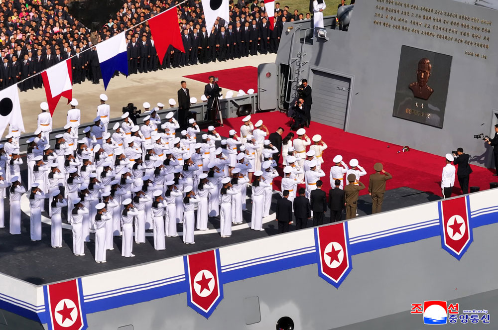새시대 함선공업혁명과 해군무력현대화의 과감한 전진발전
조선인민군 해군 구축함 진수기념식 성대히 진행