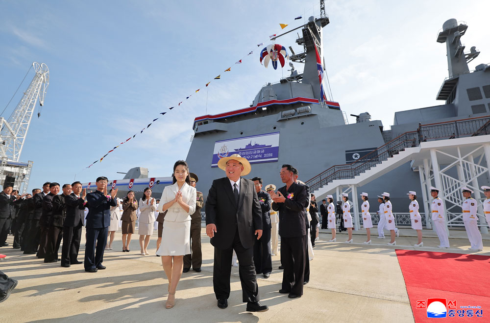 새시대 함선공업혁명과 해군무력현대화의 과감한 전진발전
조선인민군 해군 구축함 진수기념식 성대히 진행