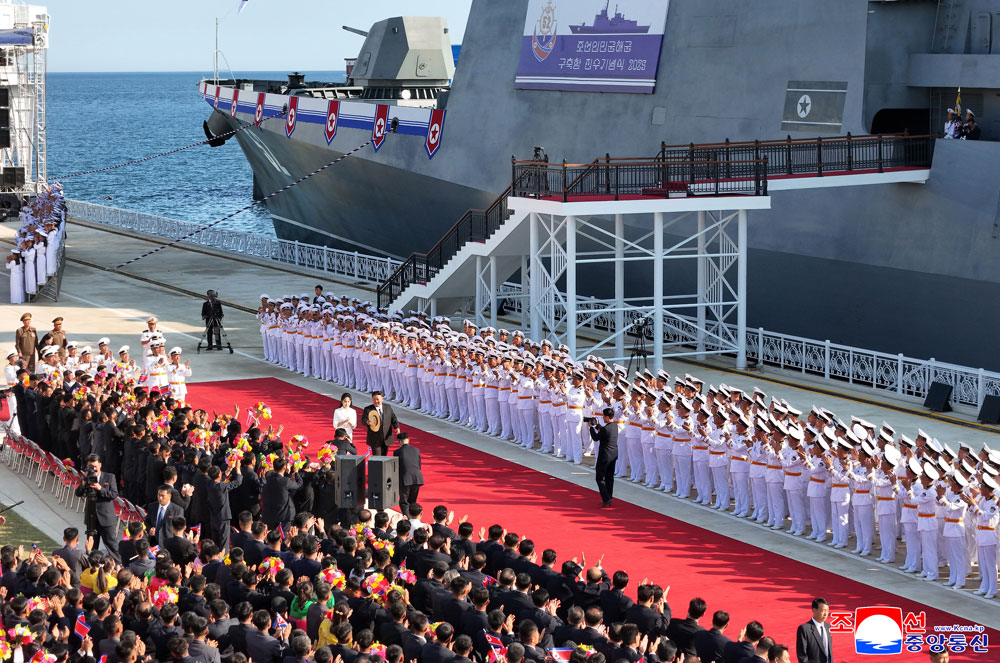새시대 함선공업혁명과 해군무력현대화의 과감한 전진발전
조선인민군 해군 구축함 진수기념식 성대히 진행