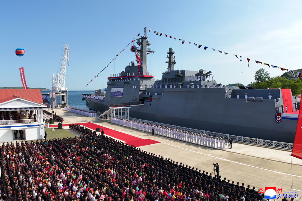 새시대 함선공업혁명과 해군무력현대화의 과감한 전진발전
조선인민군 해군 구축함 진수기념식 성대히 진행