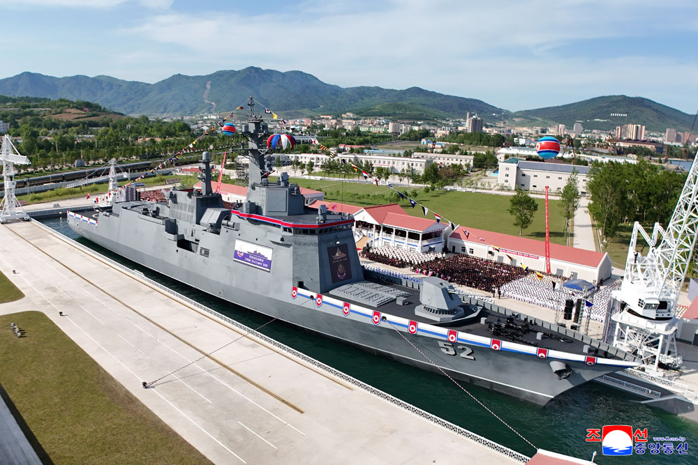 새시대 함선공업혁명과 해군무력현대화의 과감한 전진발전
조선인민군 해군 구축함 진수기념식 성대히 진행