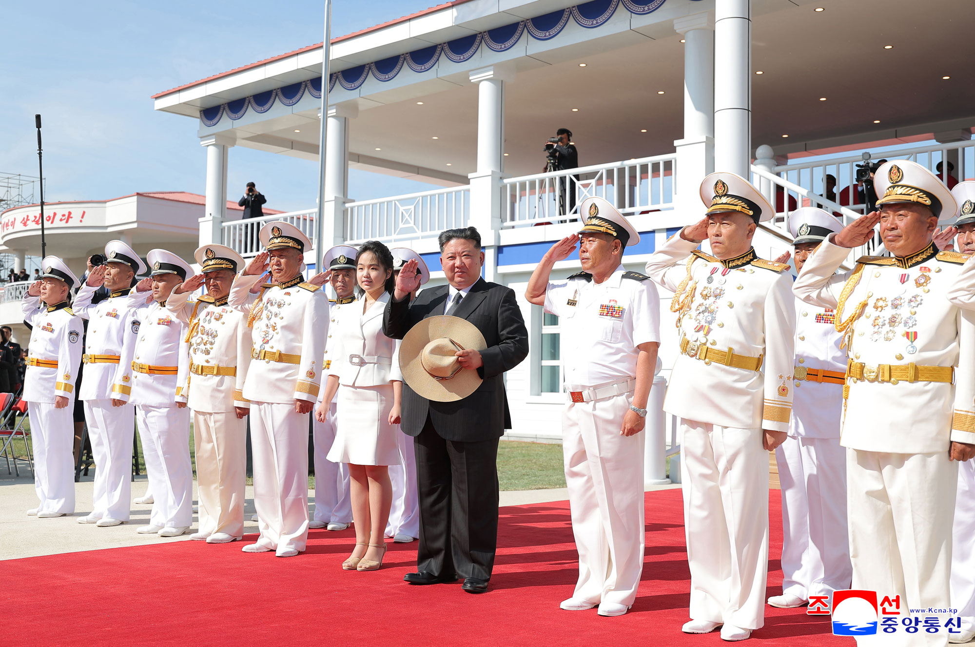 새시대 함선공업혁명과 해군무력현대화의 과감한 전진발전
조선인민군 해군 구축함 진수기념식 성대히 진행