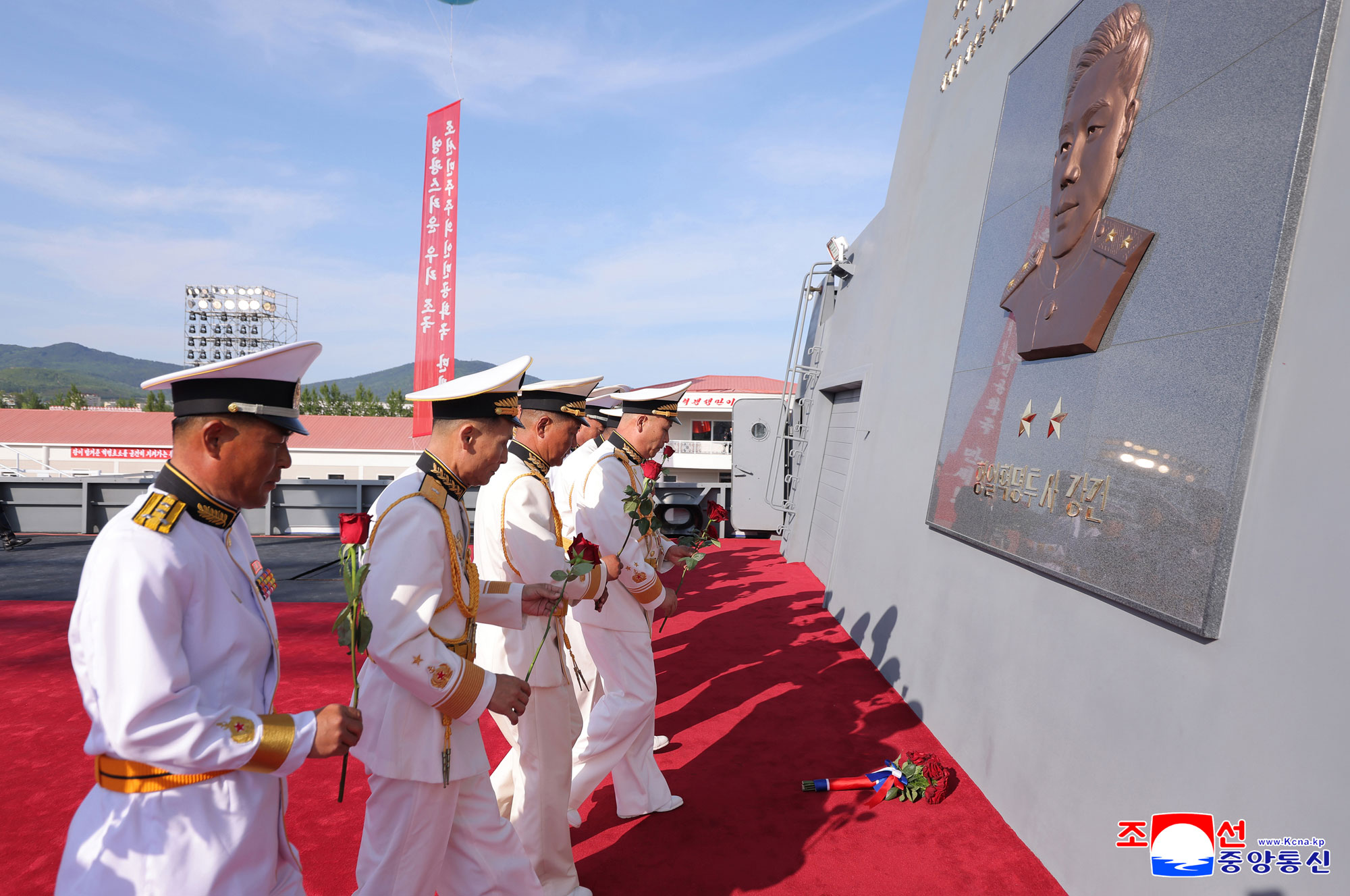새시대 함선공업혁명과 해군무력현대화의 과감한 전진발전
조선인민군 해군 구축함 진수기념식 성대히 진행