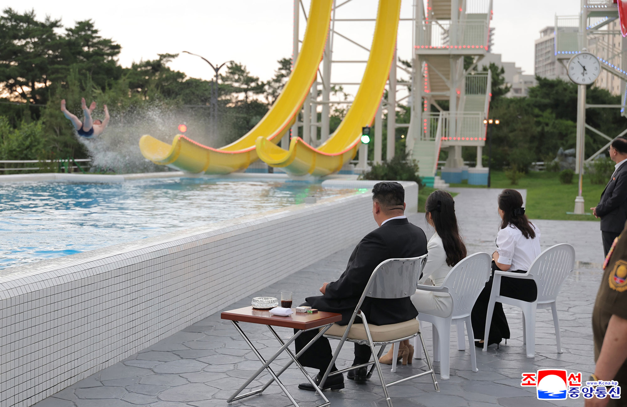 사회주의문명개화의 새 경관을 펼친 동해기슭의 관광명소
원산갈마해안관광지구 준공식 성대히 진행