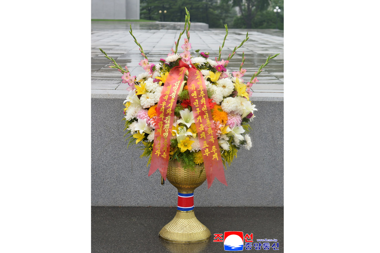 Floral baskets laid before bronze statues of great leaders Kim Il Sung and Kim Jong Il
