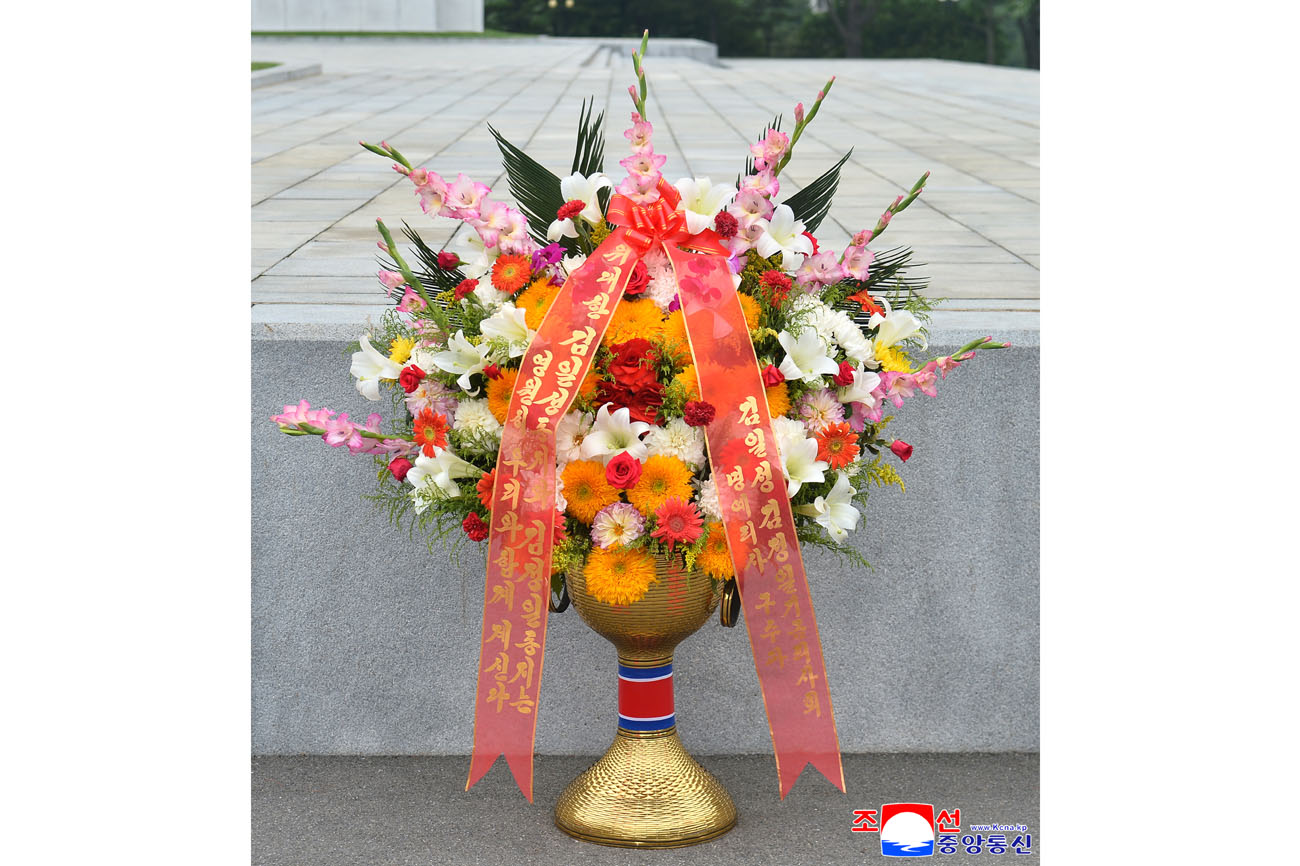 Floral baskets sent to bronze statues of great leaders Kim Il Sung and Kim Jong Il