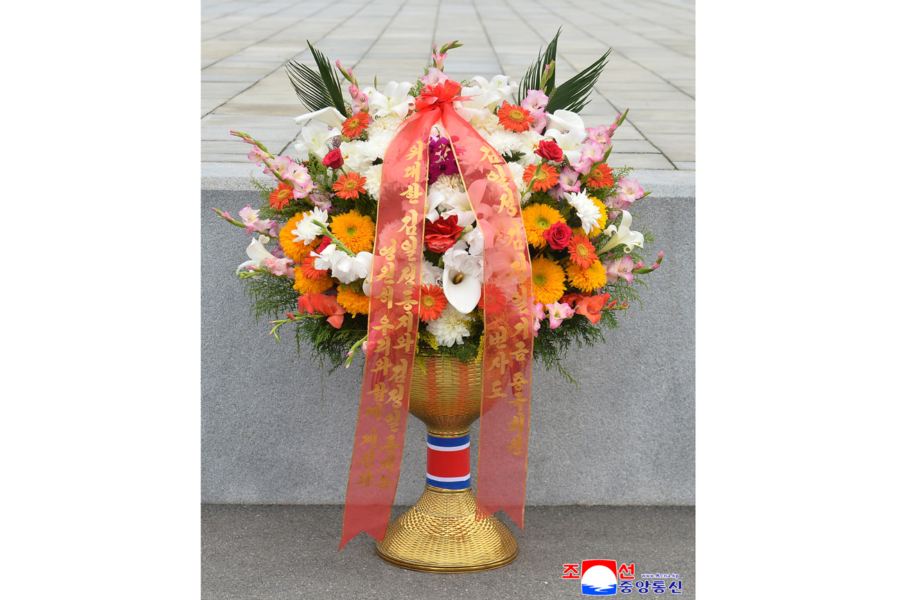Floral baskets sent to bronze statues of great leaders Kim Il Sung and Kim Jong Il