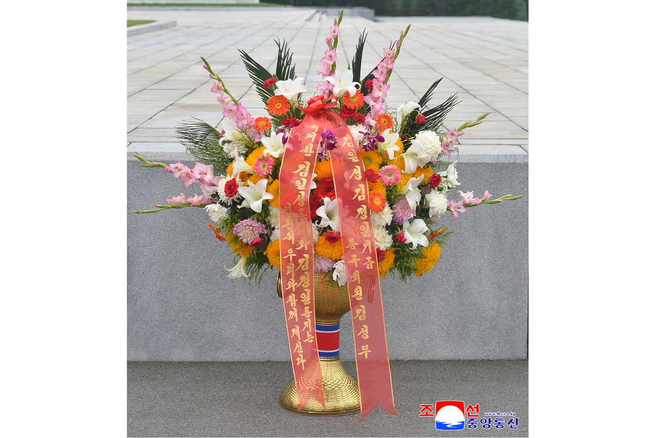 Floral baskets sent to bronze statues of great leaders Kim Il Sung and Kim Jong Il