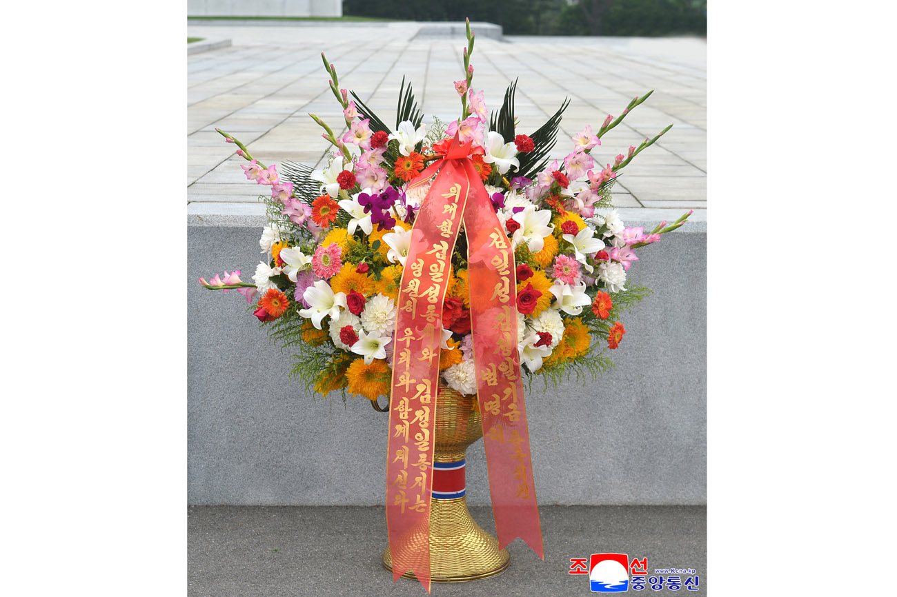 Floral baskets sent to bronze statues of great leaders Kim Il Sung and Kim Jong Il