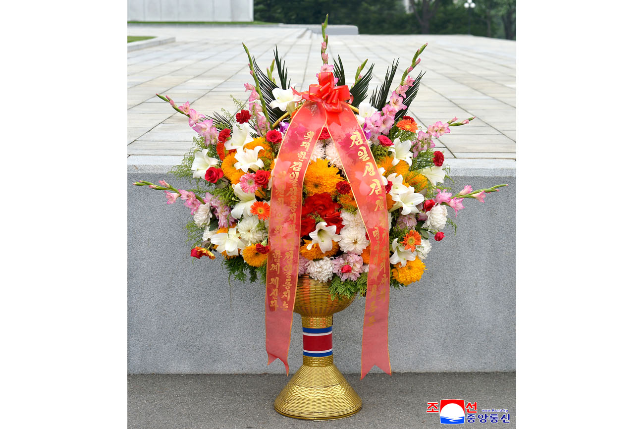 Floral baskets sent to bronze statues of great leaders Kim Il Sung and Kim Jong Il
