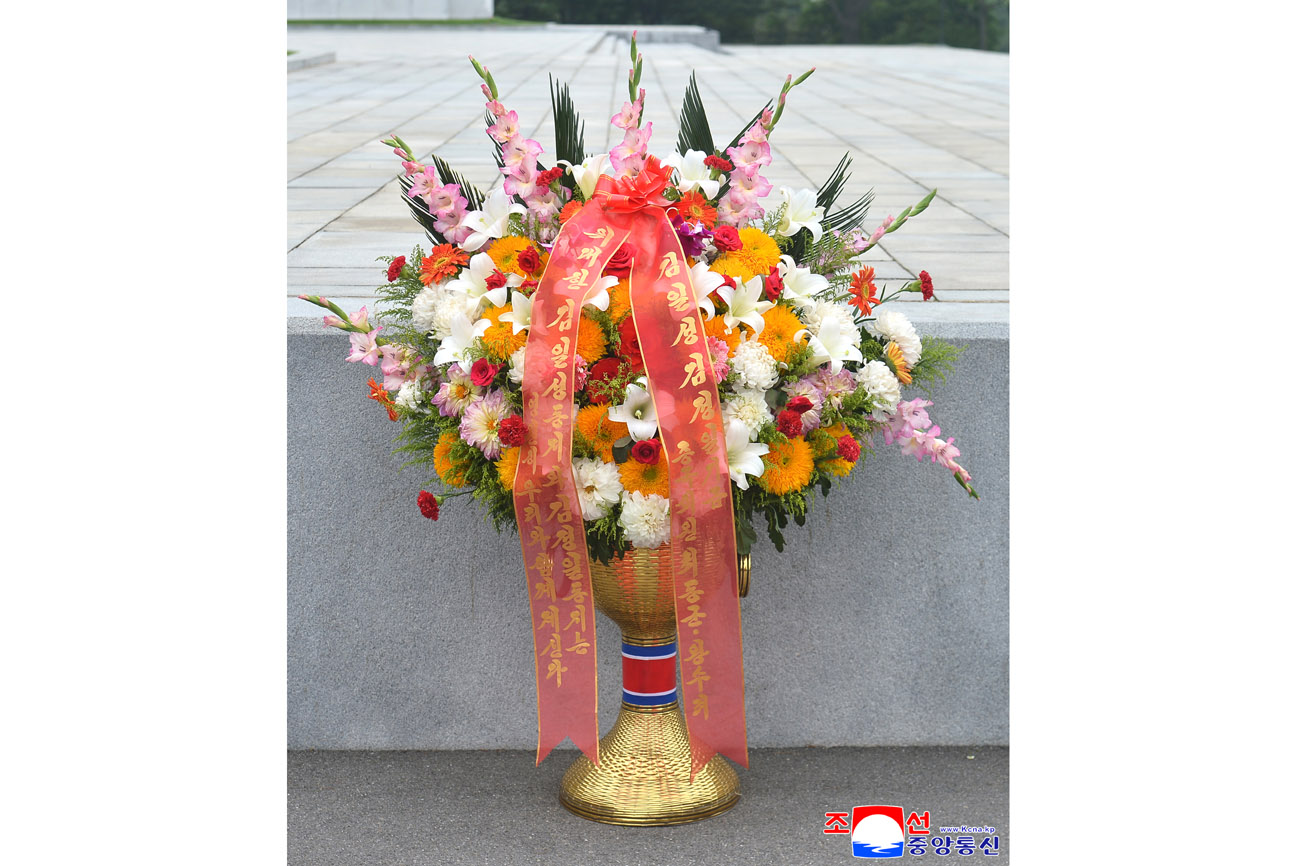 Floral baskets sent to bronze statues of great leaders Kim Il Sung and Kim Jong Il