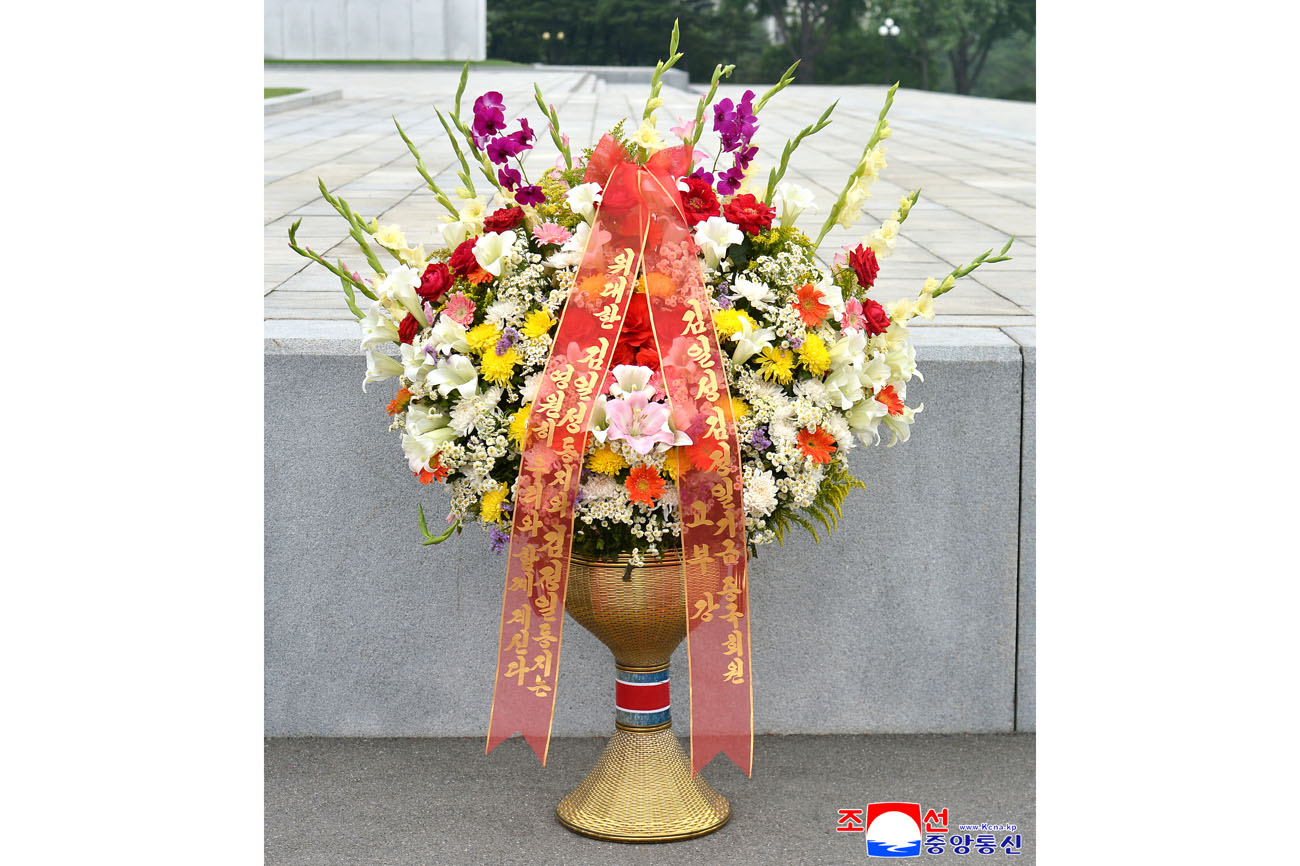 Floral baskets sent to bronze statues of great leaders Kim Il Sung and Kim Jong Il