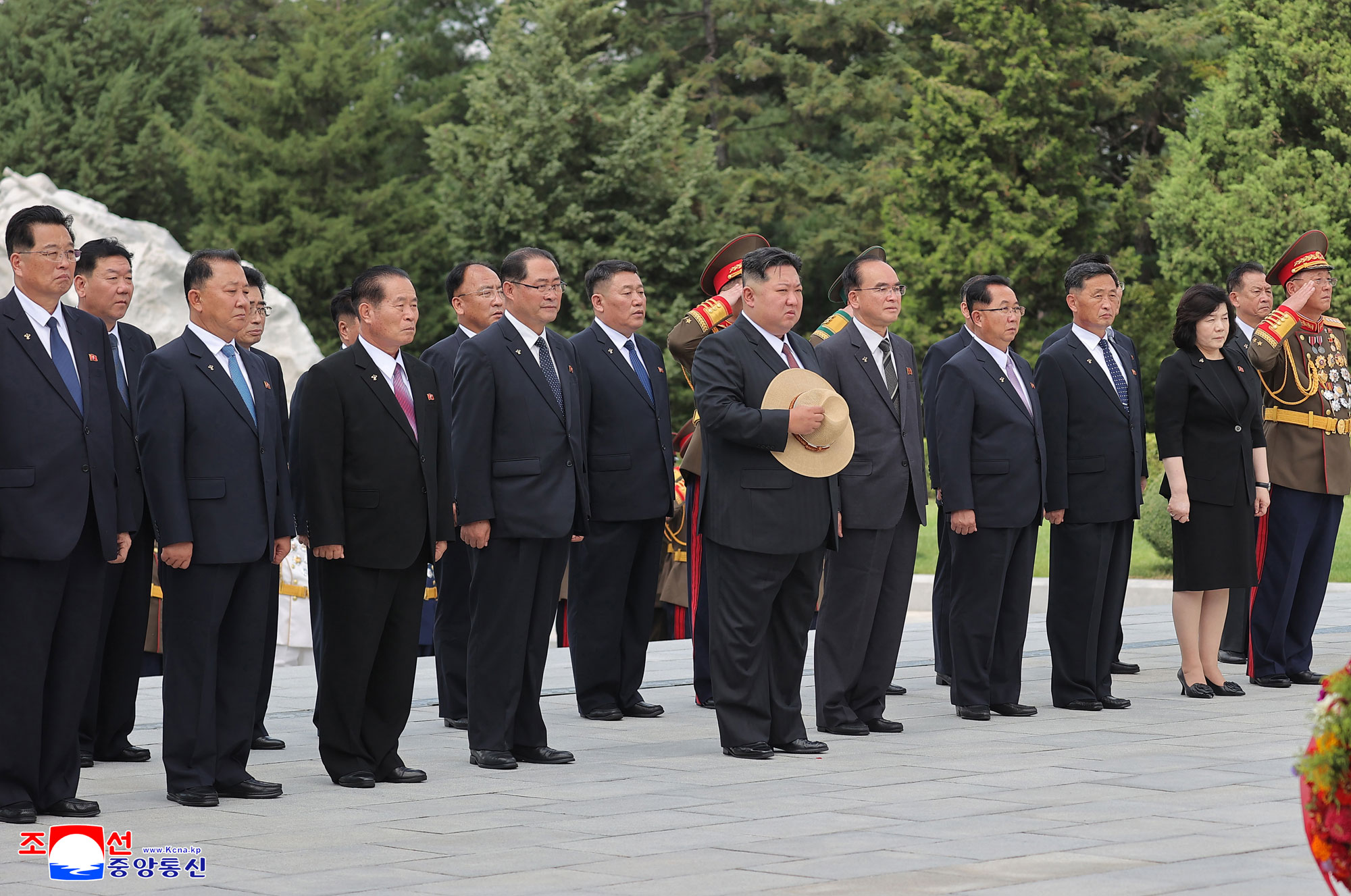 Respected Comrade Kim Jong Un visits Revolutionary Martyrs Cemetery on Mt. Taesong