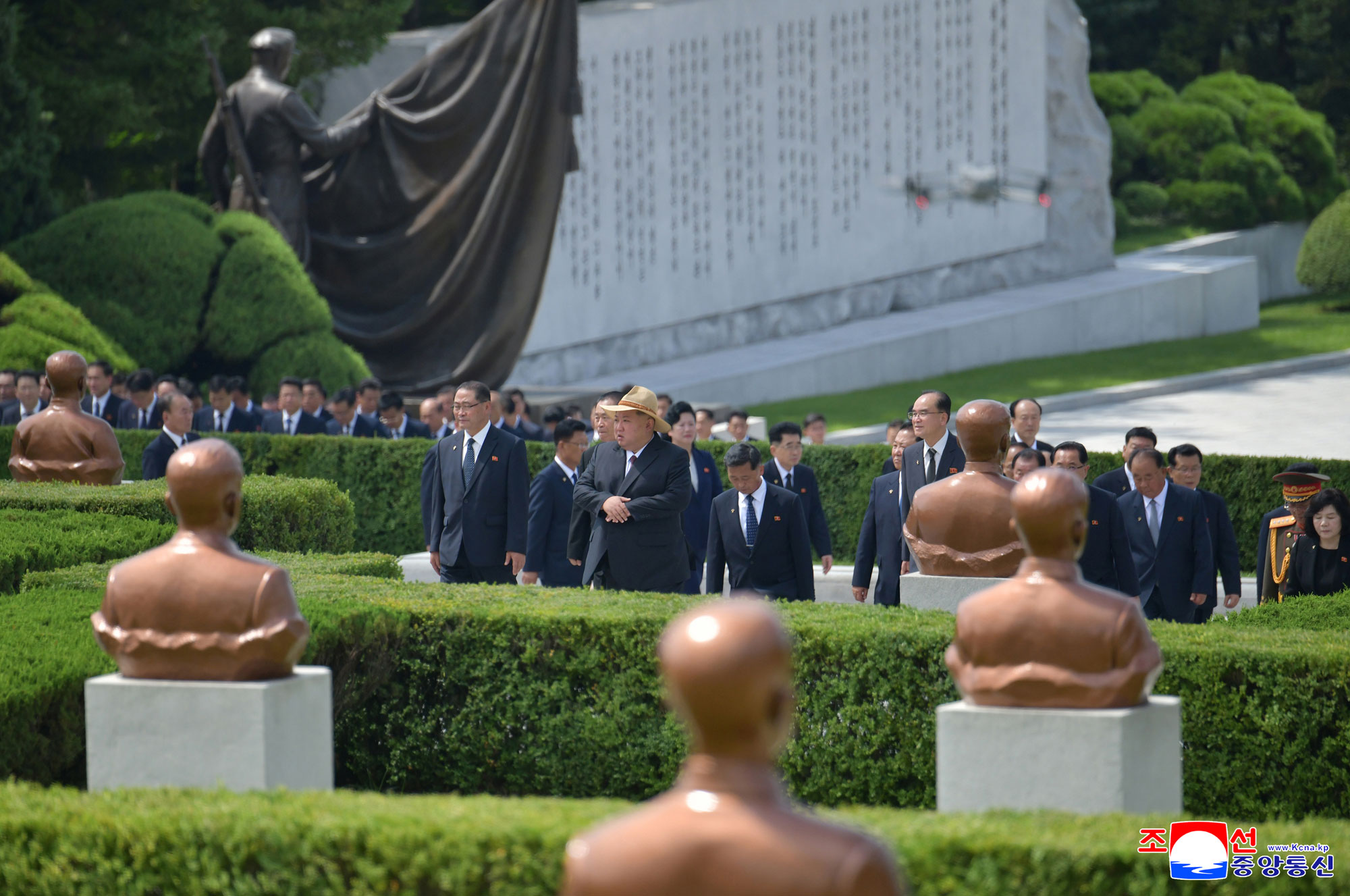 Respected Comrade Kim Jong Un visits Revolutionary Martyrs Cemetery on Mt. Taesong