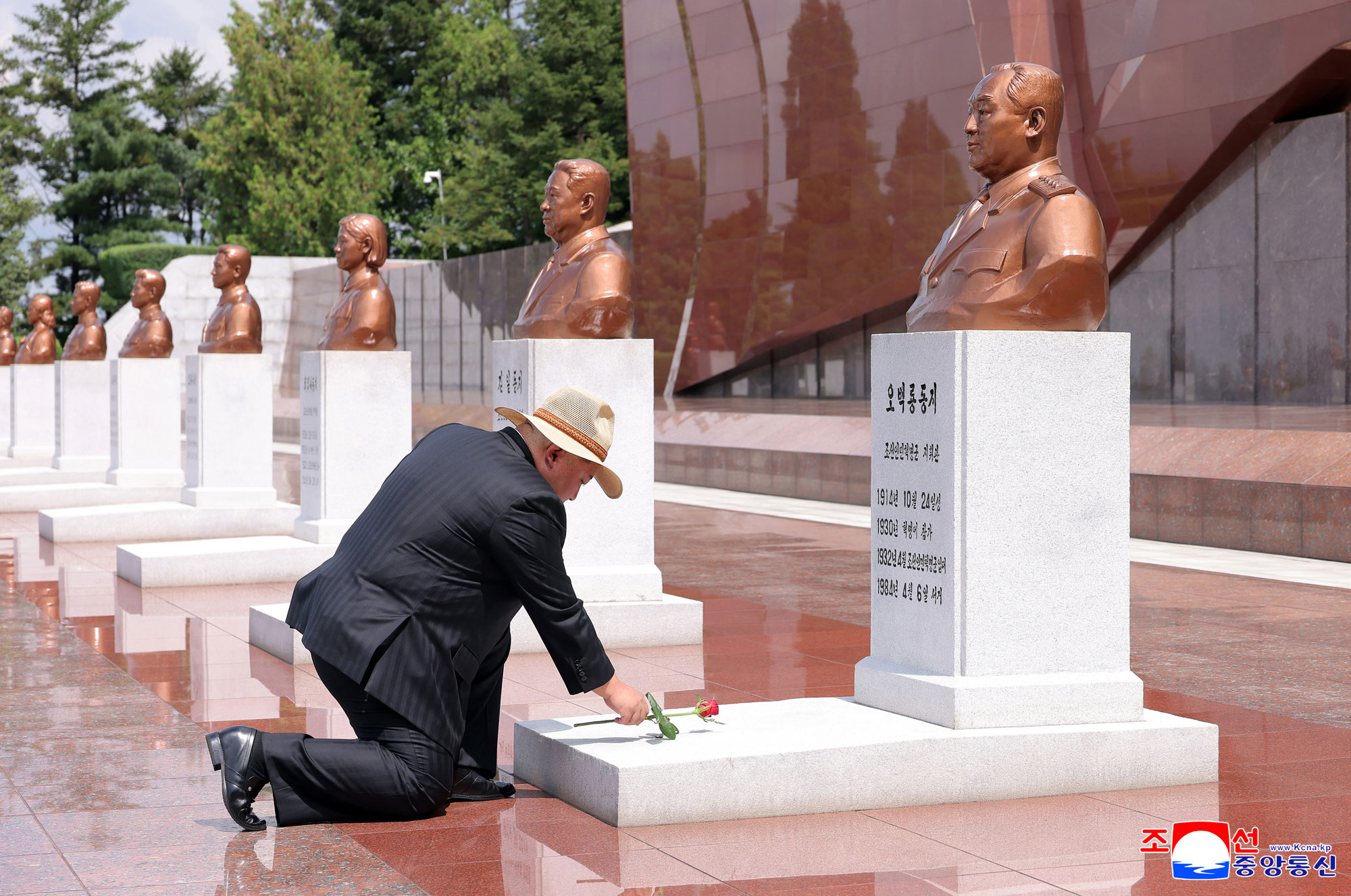 Respected Comrade Kim Jong Un visits Revolutionary Martyrs Cemetery on Mt. Taesong