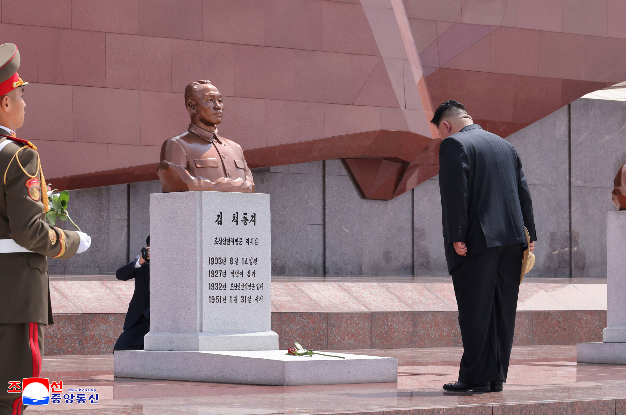 Respected Comrade Kim Jong Un visits Revolutionary Martyrs Cemetery on Mt. Taesong
