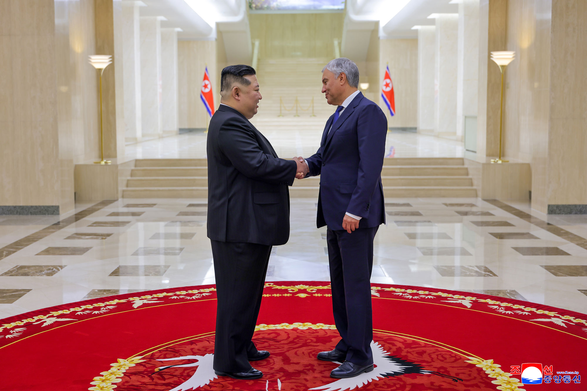 Der verehrte Genosse Kim Jong Un empfing den Vorsitzenden der Staatsduma der Russischen Föderation in Audienz