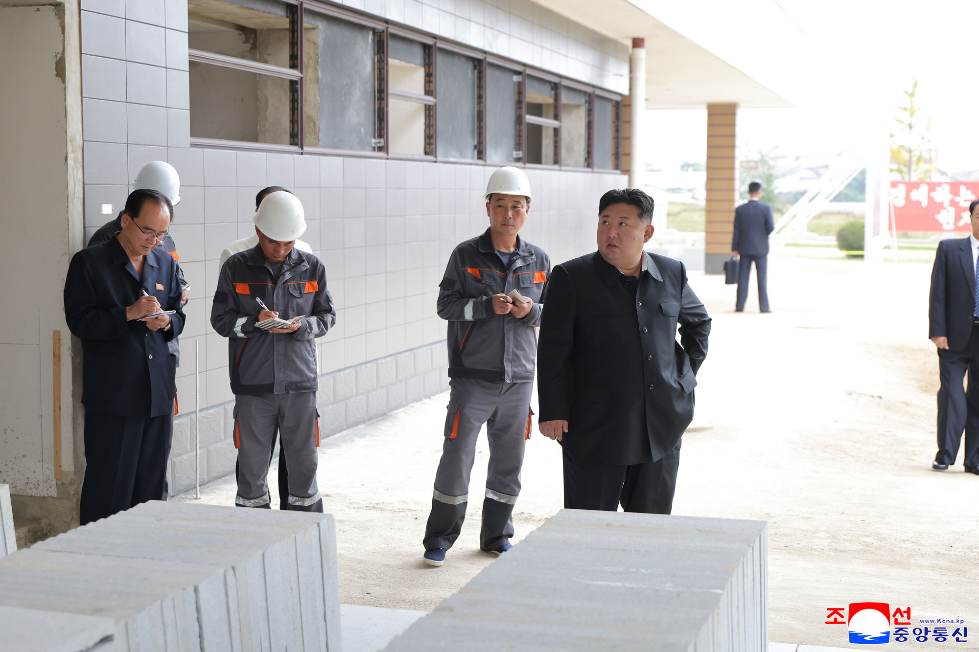 경애하는 김정은동지께서 구성시병원건설장을 현지지도하시였다