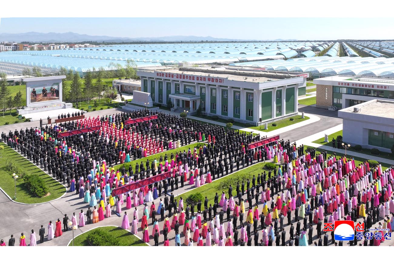 경애하는 김정은동지께 삼가 올리는 충성의 편지를 채택하는 각 도군중대회 진행, 편지이어달리기대렬들 평양을 향해 출발