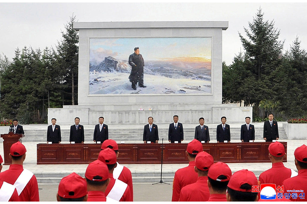 경애하는 김정은동지께 삼가 올리는 충성의 편지를 채택하는 각 도군중대회 진행, 편지이어달리기대렬들 평양을 향해 출발