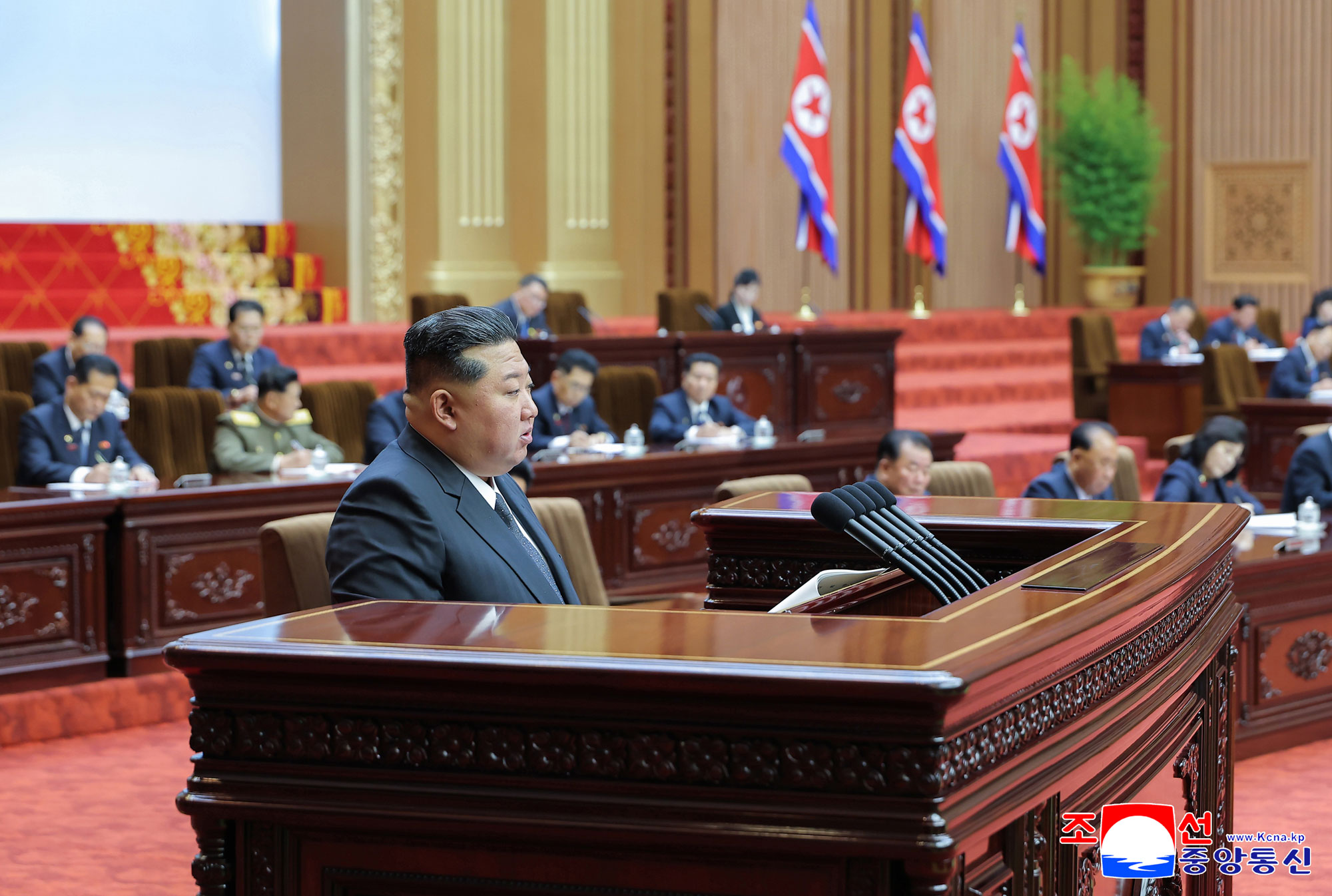 Discours prononcé par le camarade Kim Jong Un lors de la 13e session de la 14e législature de l