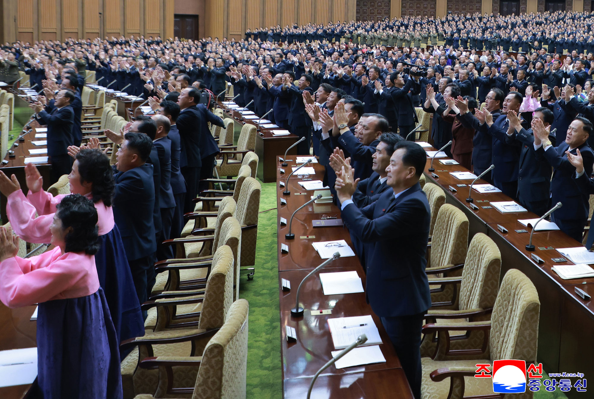 Discours prononcé par le camarade Kim Jong Un lors de la 13e session de la 14e législature de l