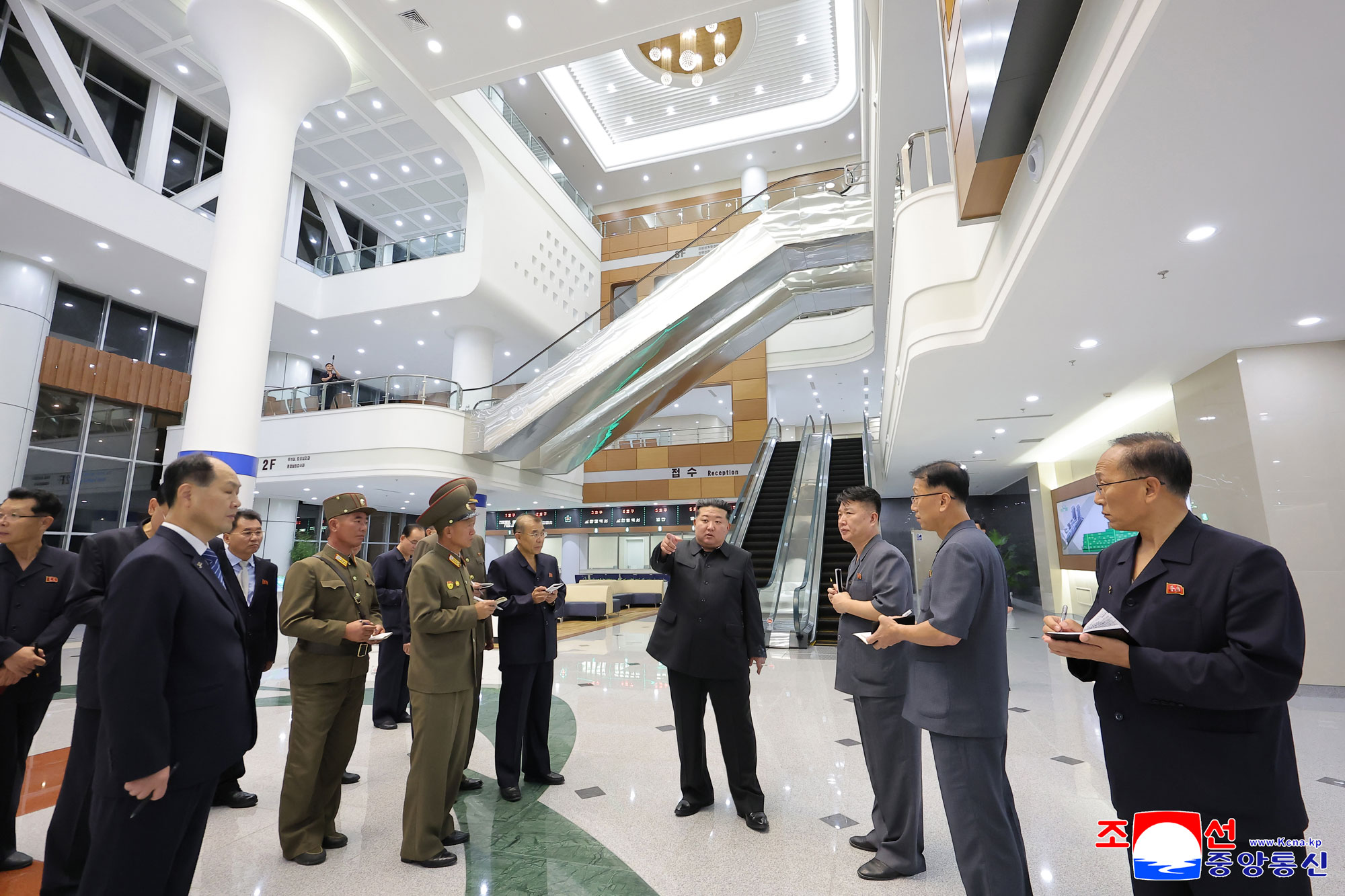 Der verehrte Genosse Kim Jong Un besichtigte das vor der Einweihung stehende Pyongyanger Krankenhaus